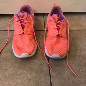 Nike Women's Roshe 1 Running Shoes - 8.5